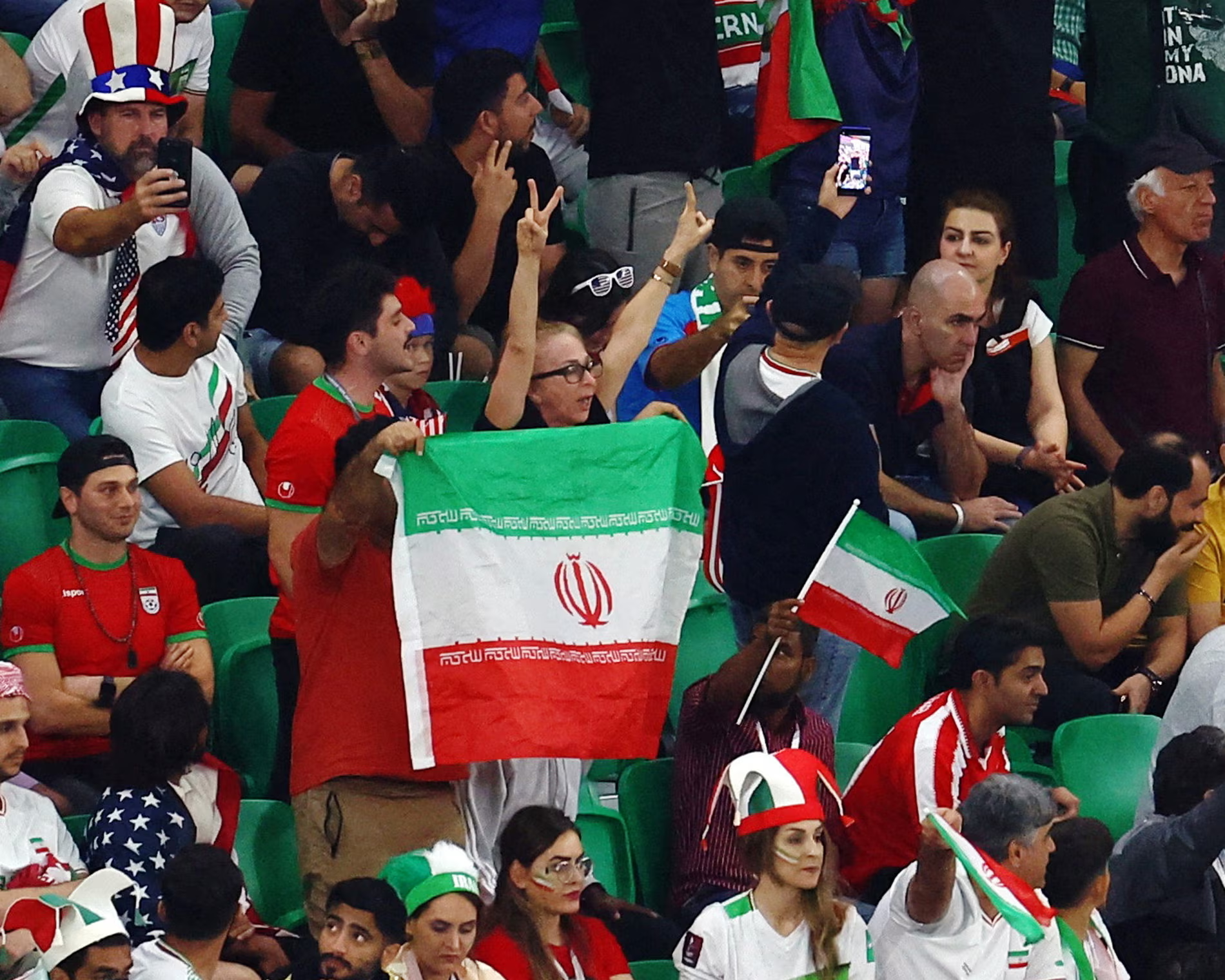 ‘Ini menyinggung’: suara dari Iran saat para penggemar menghadapi larangan bepergian ke Piala Dunia 2026